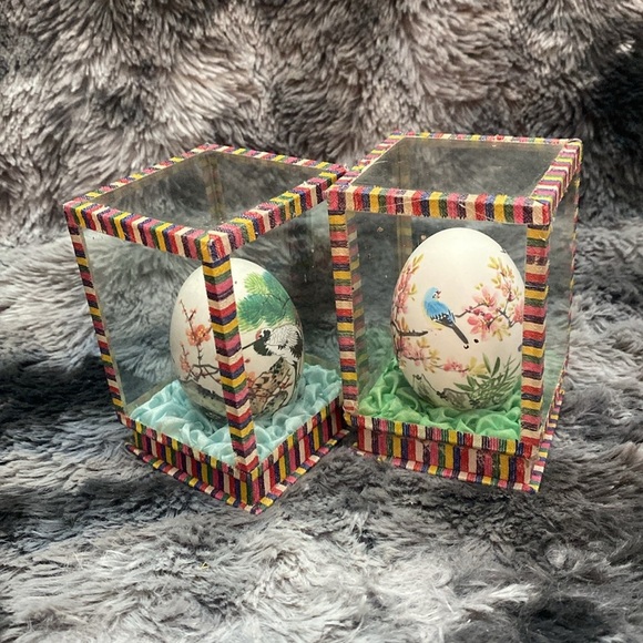 Vintage Oriental Hand-Painted Eggs In Display Cases - Picture 16 of 16